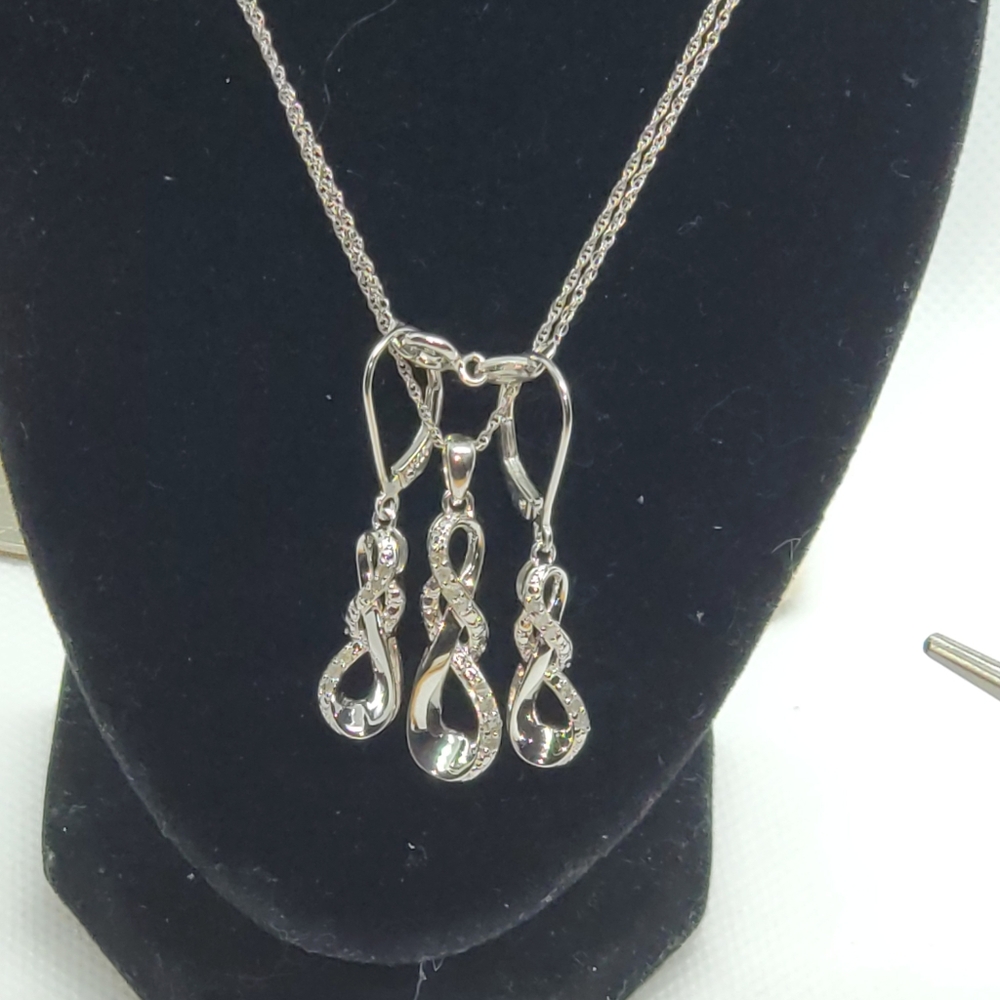 0.50ctw Sterling Silver Diamond Pendant &Earrings